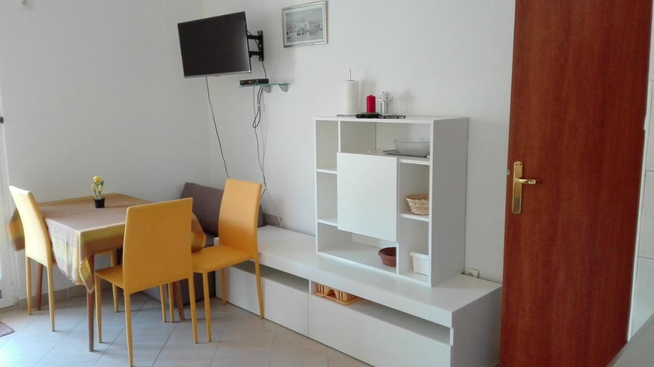 Apartments Lampalo Okuklje Bagian luar foto