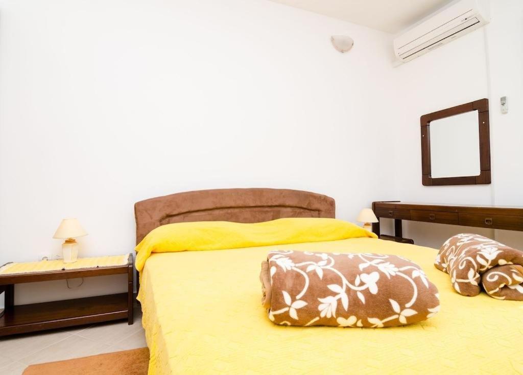 Apartments Lampalo Okuklje Bagian luar foto