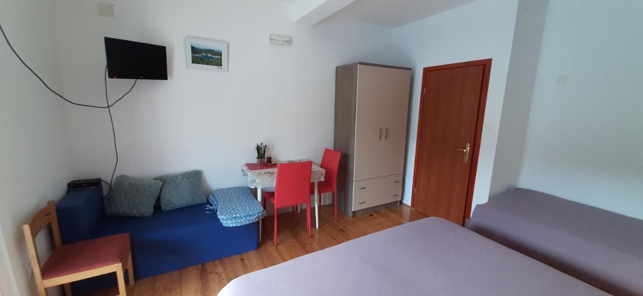 Apartments Lampalo Okuklje Bagian luar foto