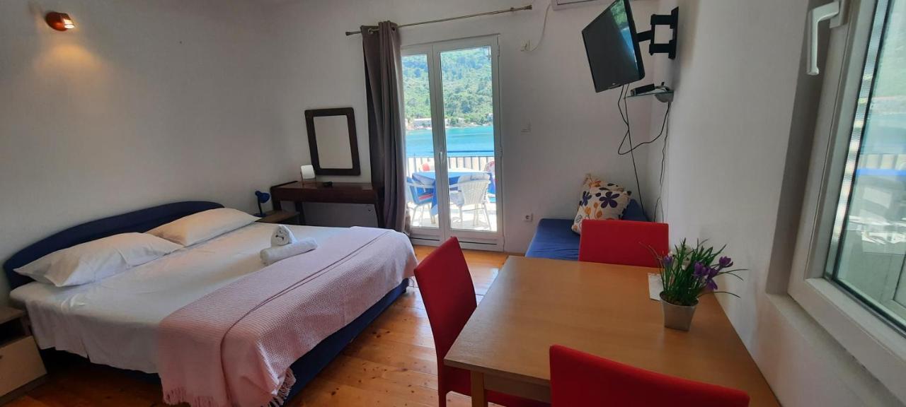 Apartments Lampalo Okuklje Bagian luar foto