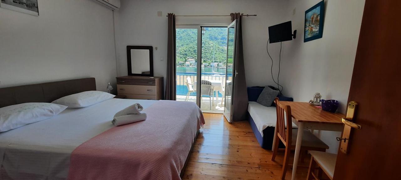 Apartments Lampalo Okuklje Bagian luar foto