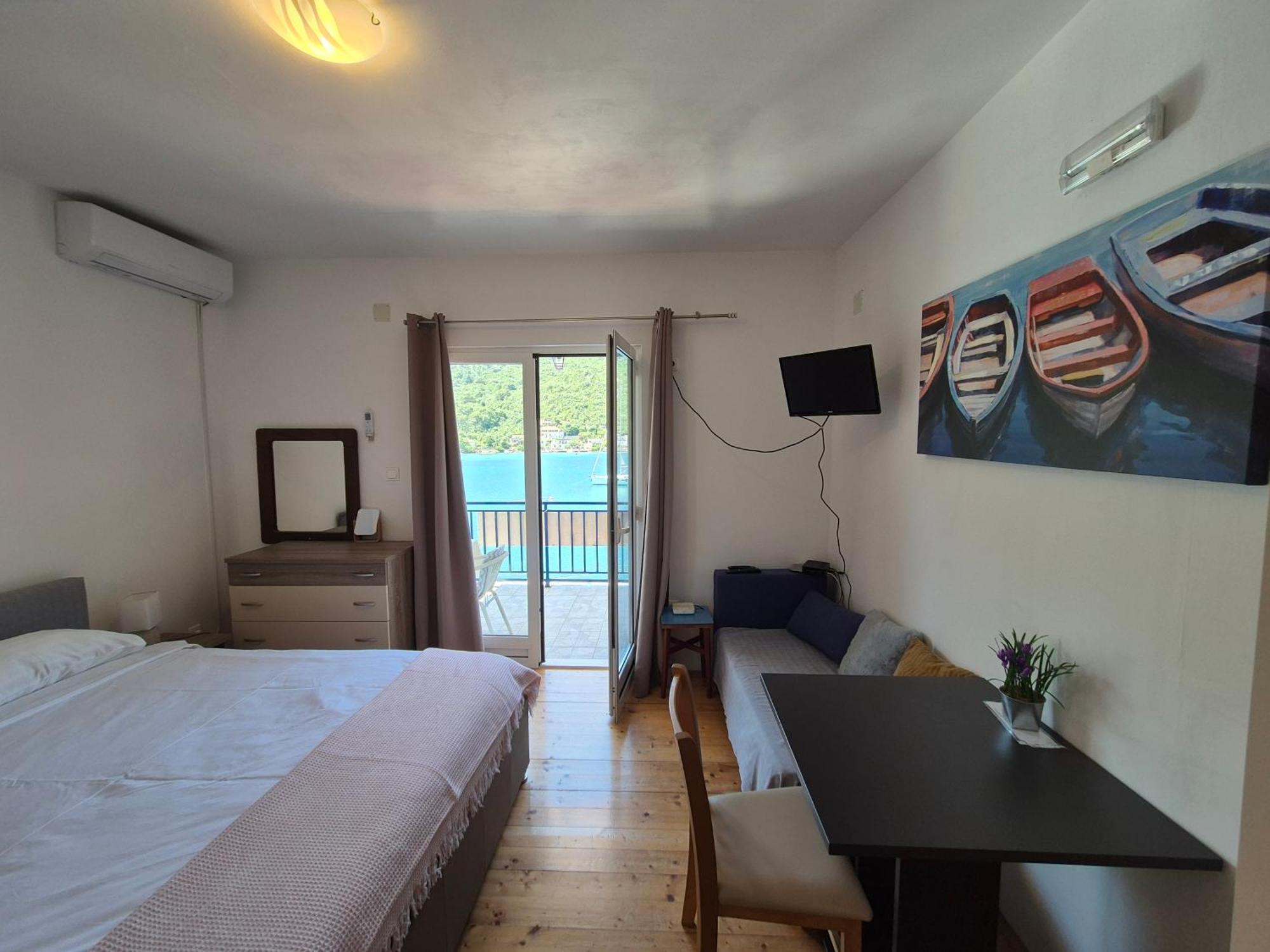 Apartments Lampalo Okuklje Bagian luar foto